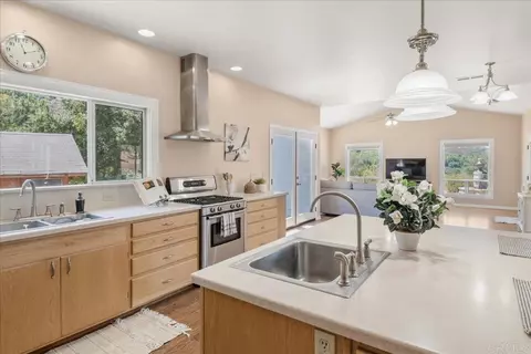 Kitchen - 20899 Black Canyon Rd, Ramona, CA 92065 photo 5 of 6