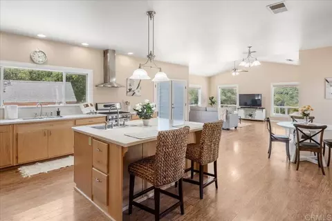 Kitchen - 20899 Black Canyon Rd, Ramona, CA 92065 photo 4 of 6