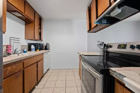Kitchen - 1640 Maple Dr #2, Chula Vista, CA 91911 photo 3 of 3