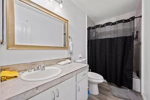 Bath - 1640 Maple Dr #2, Chula Vista, CA 91911 photo 2 of 2