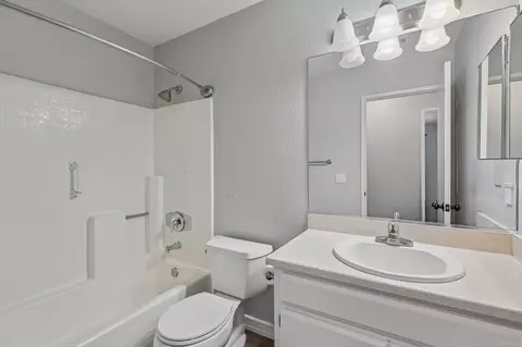 Bath - 1241 E St, Ramona, CA 92065 photo 2 of 2