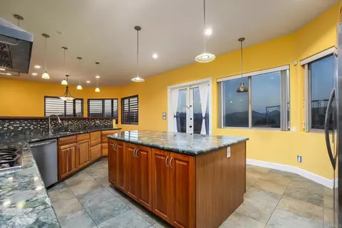 Kitchen - 11687 Valle Vista Rd, Lakeside, CA 92040 photo 4 of 7
