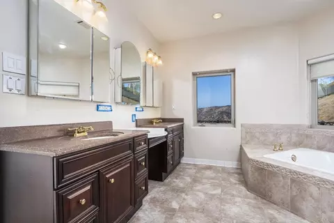 Bath - 11687 Valle Vista Rd, Lakeside, CA 92040 photo 3 of 8