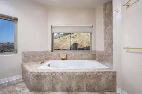 Bath - 11687 Valle Vista Rd, Lakeside, CA 92040 photo 6 of 8