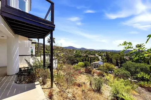 Exterior - 1522 Maxwell Ln, Vista, CA 92084 photo 5 of 5