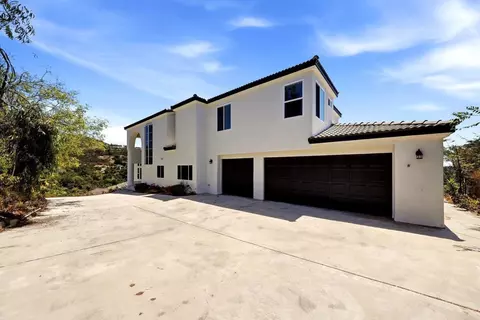 Exterior - 1522 Maxwell Ln, Vista, CA 92084 photo 4 of 5