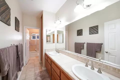 Bath - 2231 Yucca Hill Rd, Alpine, CA 91901 photo 3 of 4