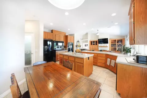 Kitchen - 2231 Yucca Hill Rd, Alpine, CA 91901 photo 4 of 4