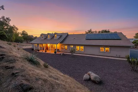 Exterior - 2231 Yucca Hill Rd, Alpine, CA 91901 photo 2 of 10