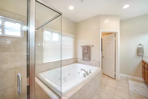 Bath - 2231 Yucca Hill Rd, Alpine, CA 91901 photo 2 of 4