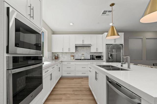 15431 Van Lodensteyn Way, San Diego, CA 92127