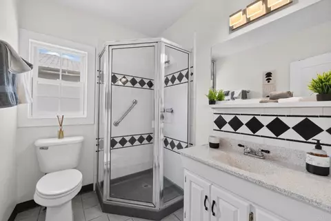 Bath - 4855 Pine St, La Mesa, CA 91942 photo 2 of 2