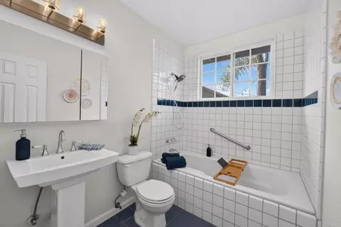 Bath - 4855 Pine St, La Mesa, CA 91942 photo 1 of 2