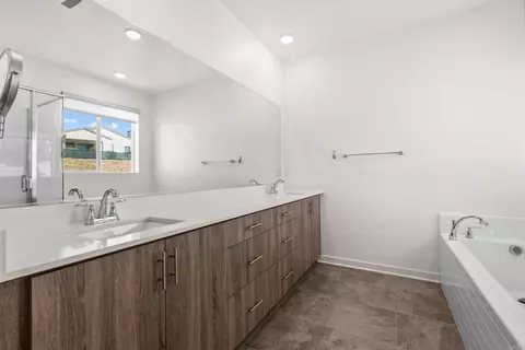 Bath - 35105 Cooper Pl, Fallbrook, CA 92028 photo 2 of 5