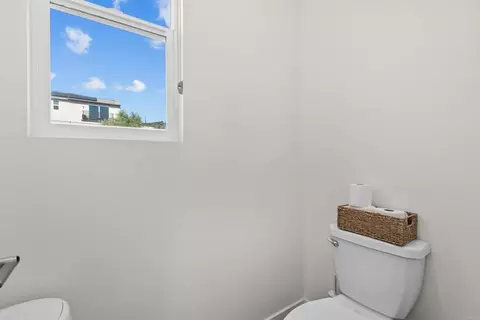 Bath - 35105 Cooper Pl, Fallbrook, CA 92028 photo 4 of 5
