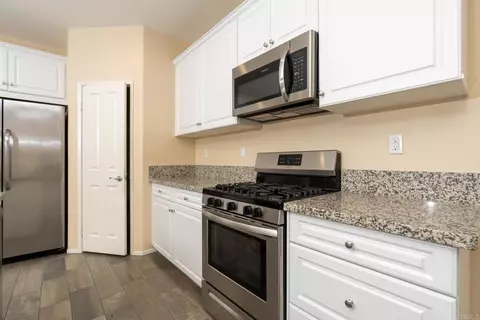 Kitchen - 26349 Leos Trl, Menifee, CA 92586 photo 2 of 5