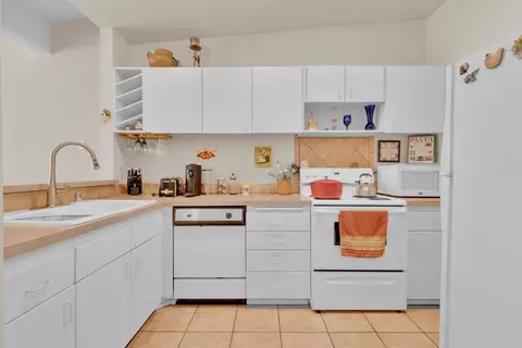 Kitchen - 2402 Altisma Way #D, Carlsbad, CA 92009 photo 1 of 1