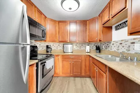 Kitchen - 12719 Robison Blvd #18, Poway, CA 92064 photo 2 of 3