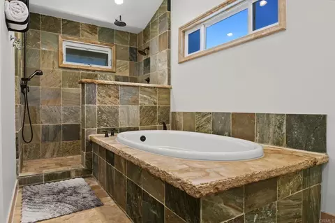 Bath - 2650 Calle De Compadres, Alpine, CA 91901 photo 3 of 5