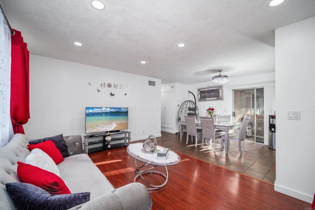 Living - 963 Amistad Pl #D, El Cajon, CA 92019 photo 2 of 2