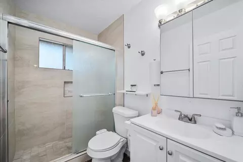 Bath - 963 Amistad Pl #D, El Cajon, CA 92019 photo 1 of 1