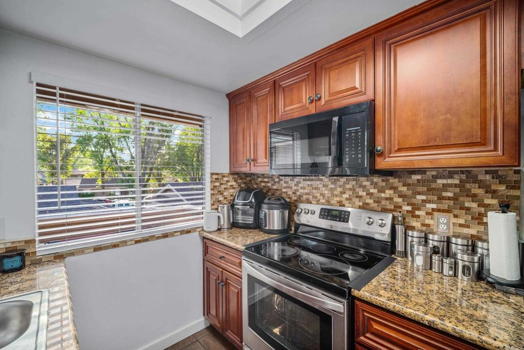 Kitchen - 963 Amistad Pl #D, El Cajon, CA 92019 photo 2 of 2