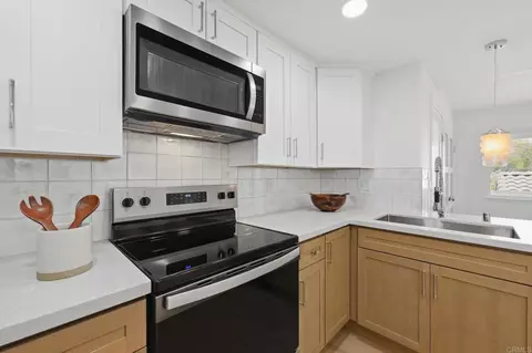 Kitchen - 94 Kingston Ct W, Coronado, CA 92118 photo 5 of 7