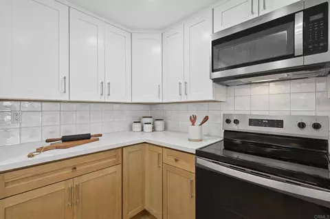 Kitchen - 94 Kingston Ct W, Coronado, CA 92118 photo 4 of 7