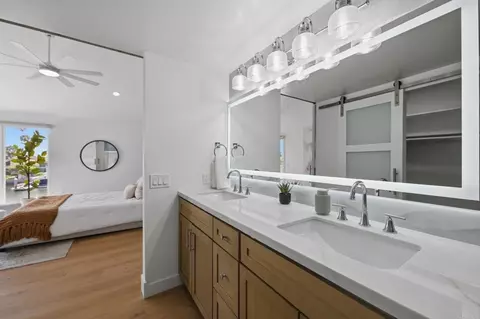 Bath - 94 Kingston Ct W, Coronado, CA 92118 photo 3 of 4