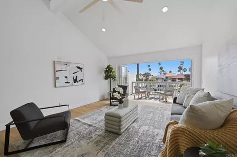 Living - 94 Kingston Ct W, Coronado, CA 92118 photo 2 of 2