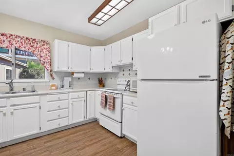 Kitchen - 225 North Ln, El Cajon, CA 92021 photo 2 of 6