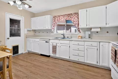 Kitchen - 225 North Ln, El Cajon, CA 92021 photo 6 of 6
