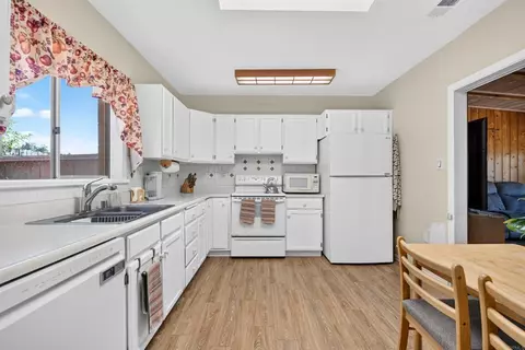 Kitchen - 225 North Ln, El Cajon, CA 92021 photo 4 of 6