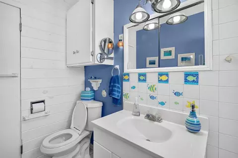 Bath - 225 North Ln, El Cajon, CA 92021 photo 6 of 6