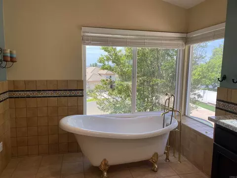 Bath - 1068 Barsky Ln, Fallbrook, CA 92028 photo 2 of 3