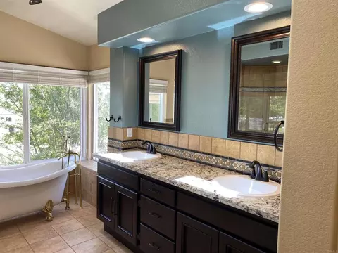Bath - 1068 Barsky Ln, Fallbrook, CA 92028 photo 1 of 3