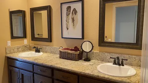 Bath - 1068 Barsky Ln, Fallbrook, CA 92028 photo 3 of 3