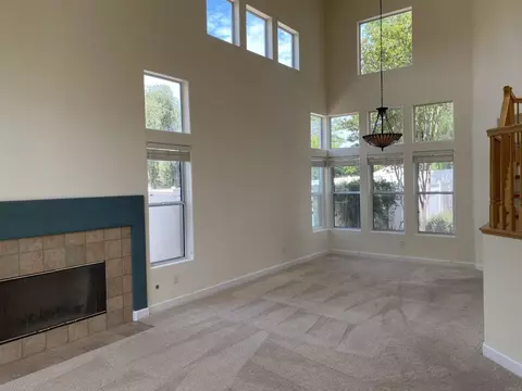 Living - 1068 Barsky Ln, Fallbrook, CA 92028 photo 2 of 3