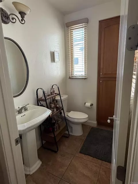 Bath - 23072 Tombill, Ramona, CA 92065 photo 1 of 5