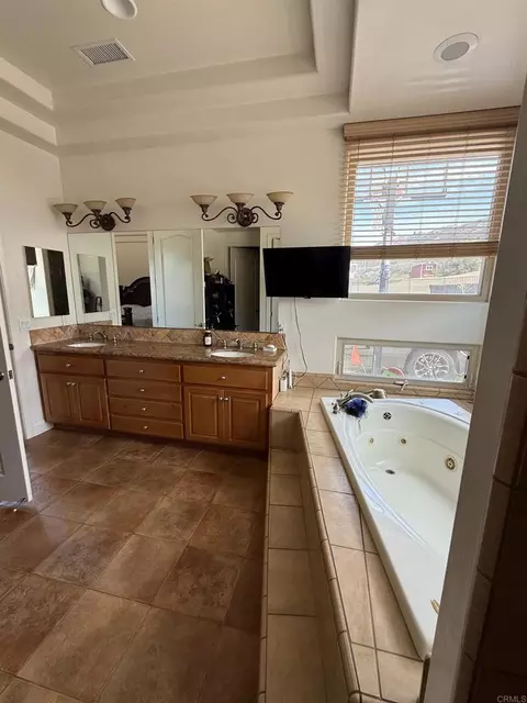 Bath - 23072 Tombill, Ramona, CA 92065 photo 2 of 5