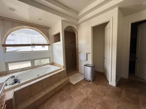 Bath - 23072 Tombill, Ramona, CA 92065 photo 3 of 5