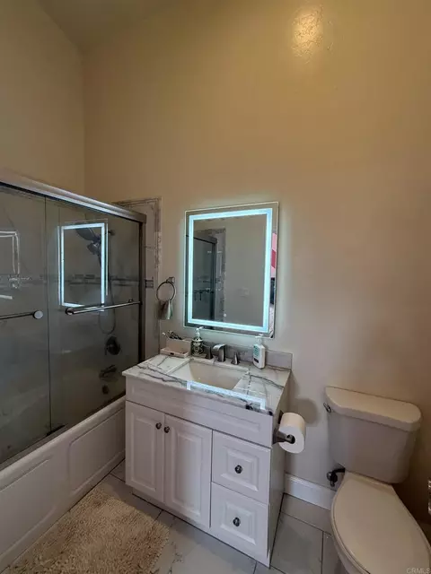 Bath - 23072 Tombill, Ramona, CA 92065 photo 4 of 5