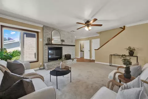 Living - 44552 La Paz Rd, Temecula, CA 92592 photo 4 of 8