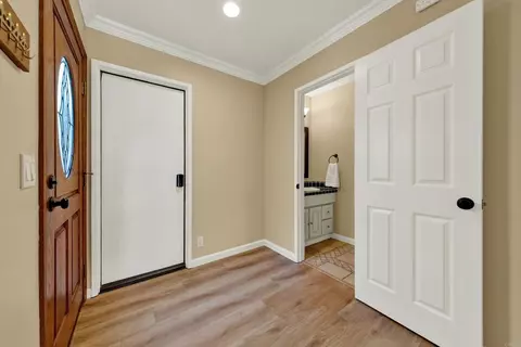 Entry Way - 44552 La Paz Rd, Temecula, CA 92592 photo 2 of 5