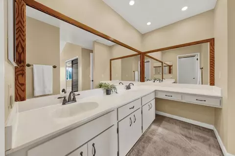 Bath - 44552 La Paz Rd, Temecula, CA 92592 photo 3 of 5