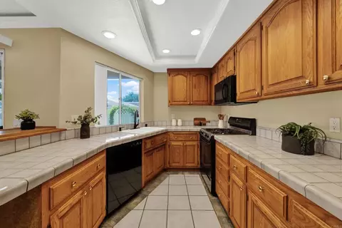 Kitchen - 44552 La Paz Rd, Temecula, CA 92592 photo 1 of 3