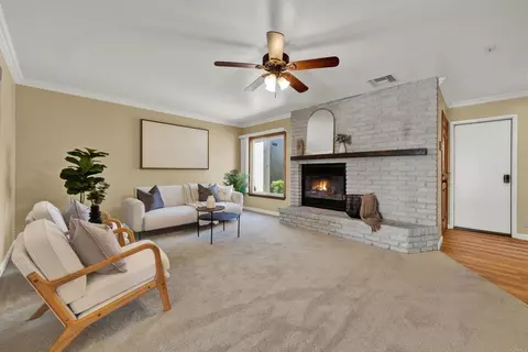 Living - 44552 La Paz Rd, Temecula, CA 92592 photo 3 of 8