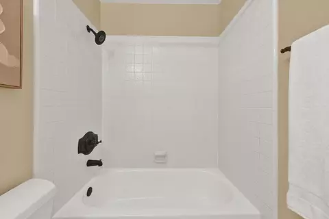 Bath - 44552 La Paz Rd, Temecula, CA 92592 photo 5 of 5