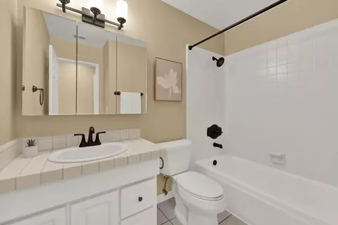Bath - 44552 La Paz Rd, Temecula, CA 92592 photo 4 of 5