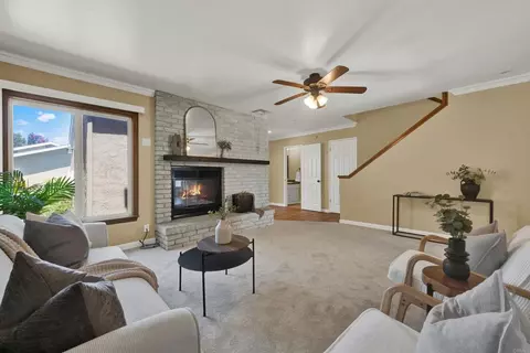 Living - 44552 La Paz Rd, Temecula, CA 92592 photo 5 of 8